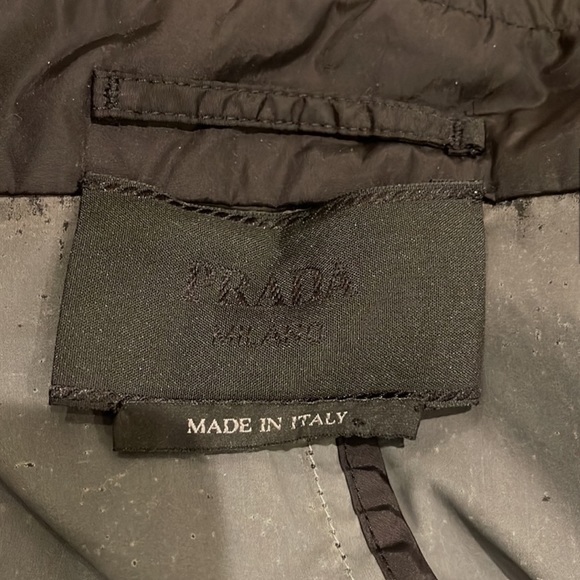 Authentic Prada windbreaker that transforms into a bag size 54
Women's
Black - Picture 4 of 16